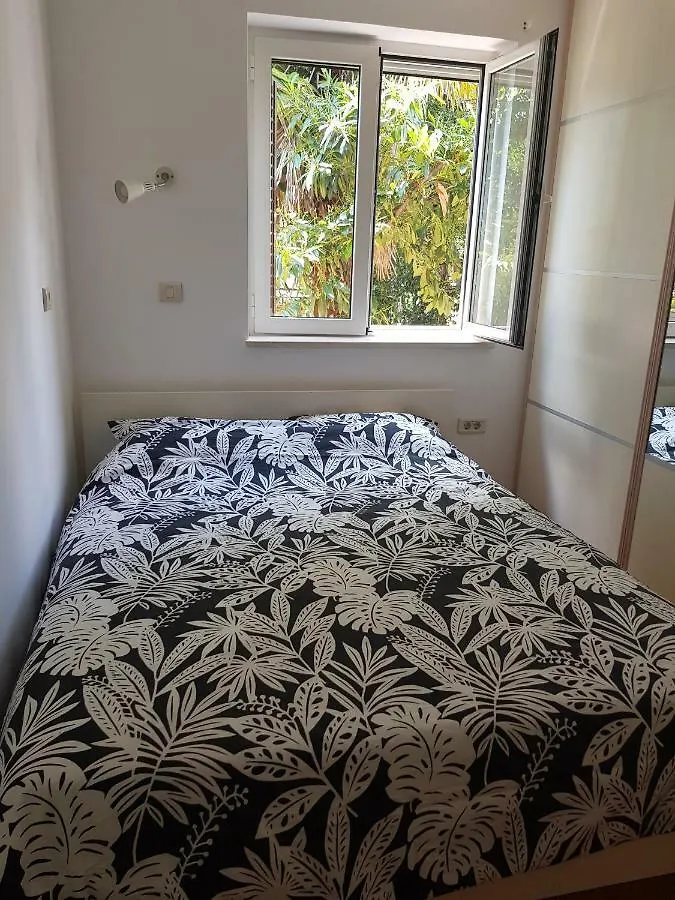 Sunny Apartment 150 M From The Sea Опатия