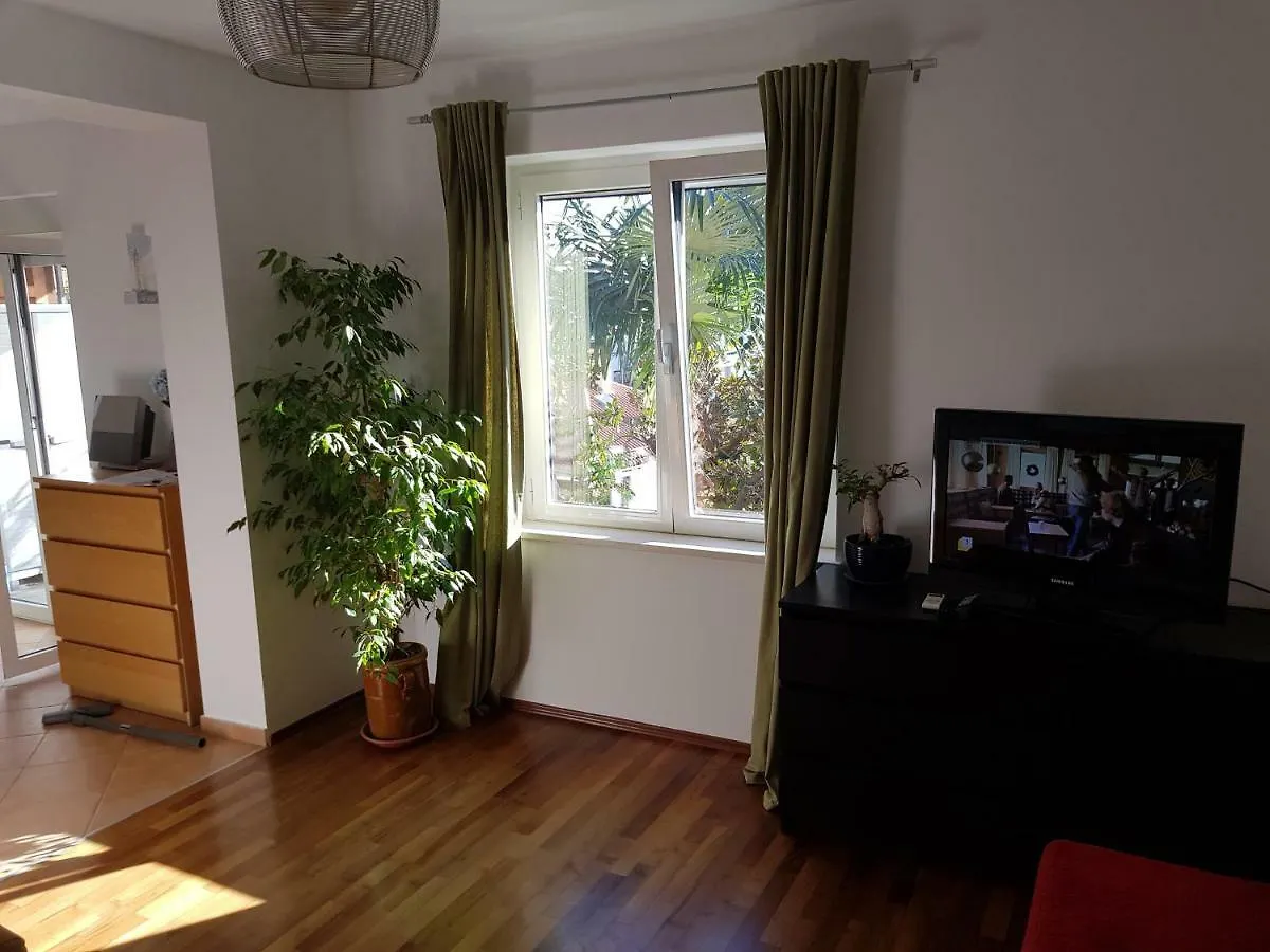 Sunny Apartment 150 M From The Sea Opatija